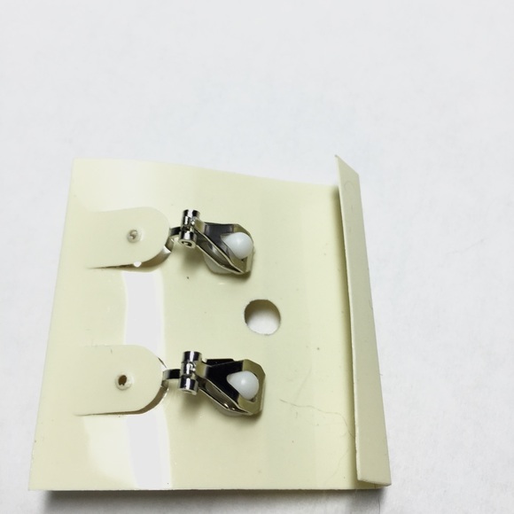 Clip on earrings - Picture 2 of 2